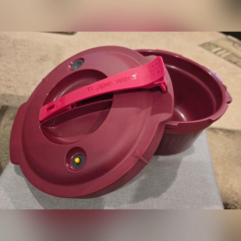 Tupperware Microwave Pressure Cooker - Picture 3 of 11